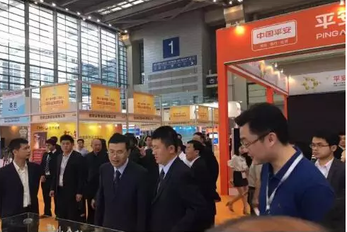 平安科技實(shí)體機(jī)器人產(chǎn)品——安博士首次公開亮相