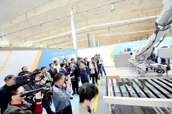 力諾瑞特新能源智能互聯(lián)工廠建成 15臺機器人助力智慧生產(chǎn)