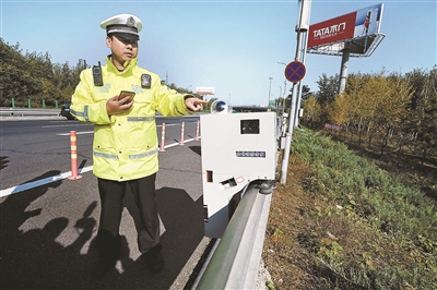 “執(zhí)法機器人”上線，以后開車得當心了！