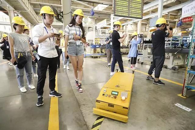山東臨工內(nèi)部消耗130臺AGV機器人