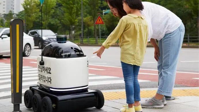 韓國現(xiàn)代汽車與Woowa Brothers合作打造室外送餐機器人