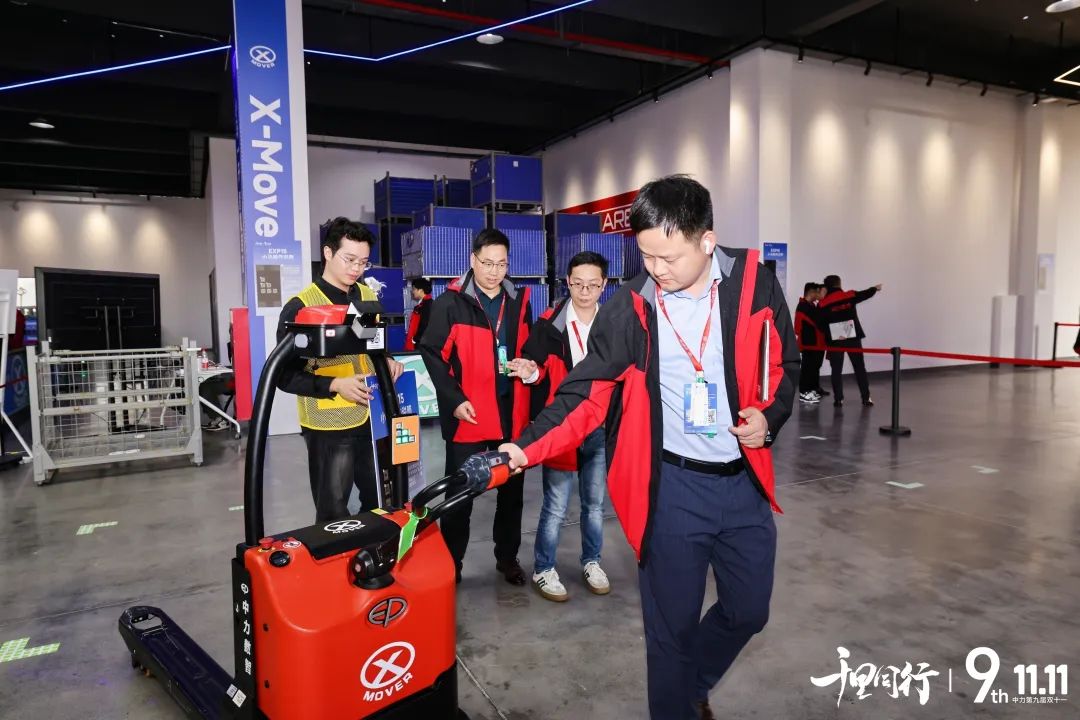 “一鍵開團”，中力“雙十一”當日下單2100+臺移動機器人