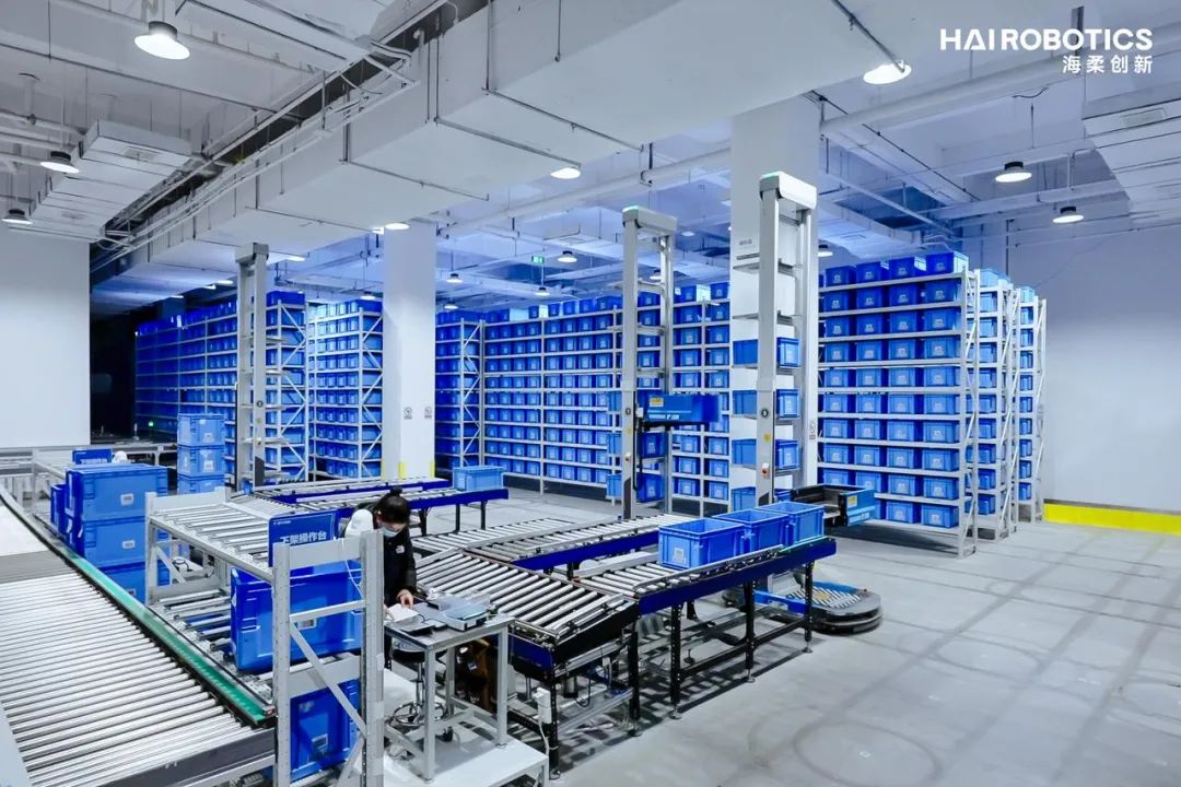VLA進化到ViLLA，智元發布首個通用具身基座大模型GO-1